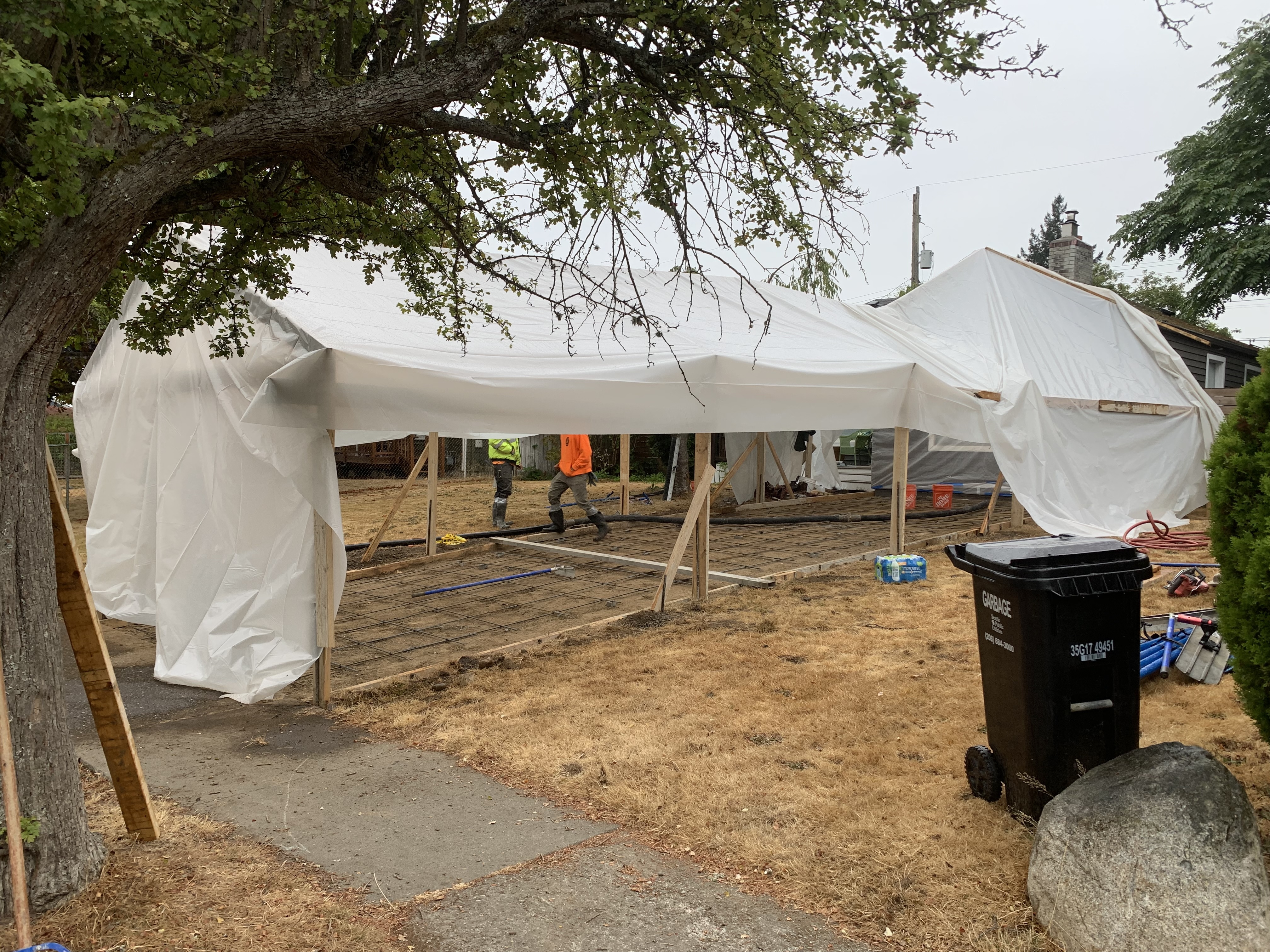 Portal tent structure for winter concrete pouring